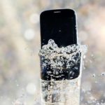 smartphone kecebur air
